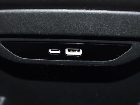 Certified 2024 Chrysler Pacifica Touring-L image 32