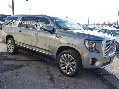 Used 2024 GMC Yukon XL Denali image 3