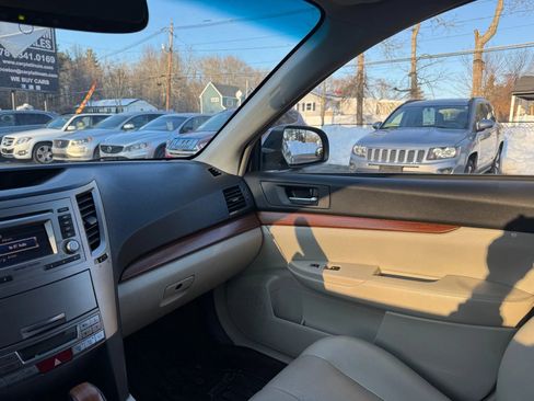 Used 2014 Subaru Outback 2.5i Limited image 22
