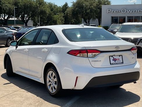 Used 2025 Toyota Corolla LE FWD image 6