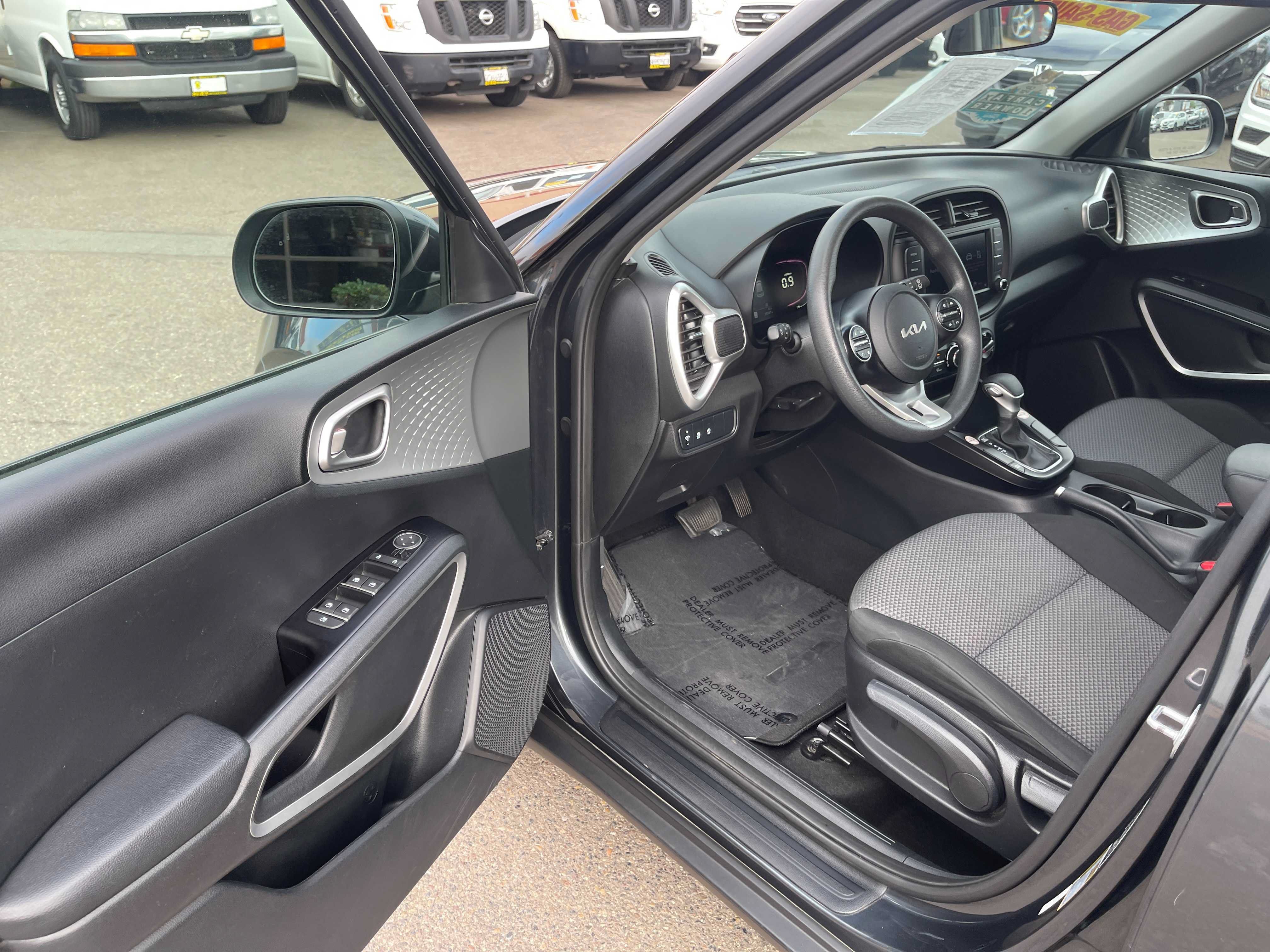 Used 2023 Kia Soul LX w/ LX Technology Package FWD image 15