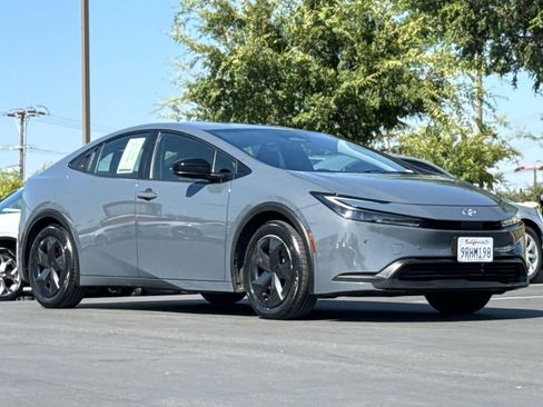 Used 2024 Toyota Prius LE FWD image 5