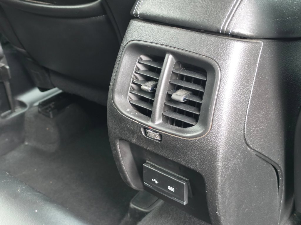 Used 2019 Jeep Cherokee Latitude Plus FWD image 17