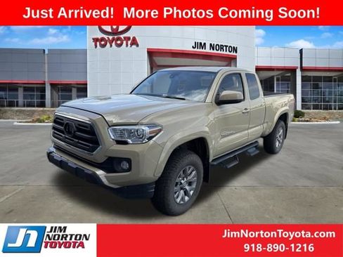 Used 2019 Toyota Tacoma SR5 AWD/4WD image 4