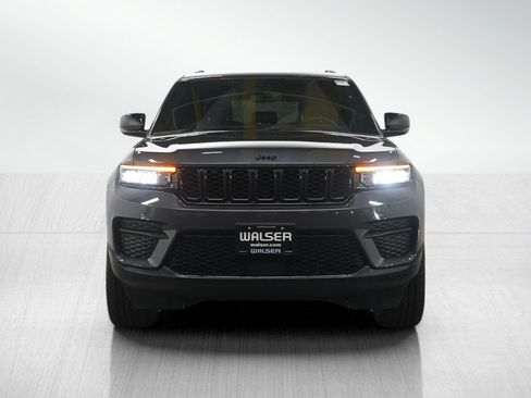 Used 2024 Jeep Grand Cherokee Altitude image 8