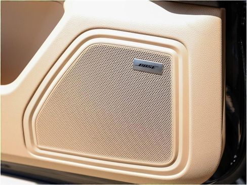 Certified 2025 Porsche Macan image 22