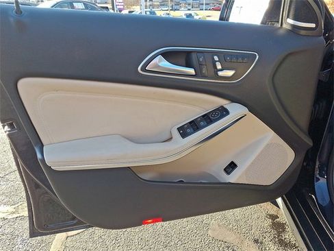 Used 2019 Mercedes-Benz GLA 250 4MATIC image 12