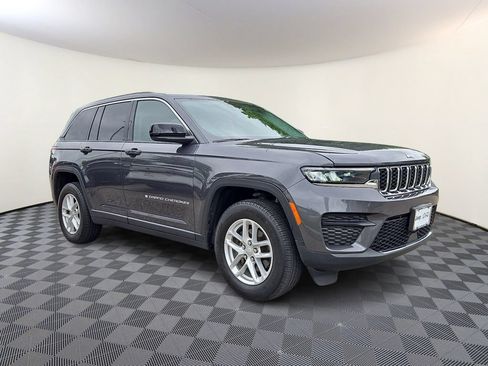 Certified 2023 Jeep Grand Cherokee Laredo X AWD/4WD image 1