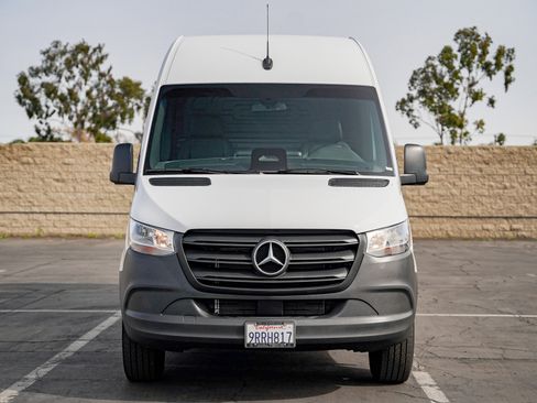 Used 2025 Mercedes-Benz Sprinter 2500 image 2
