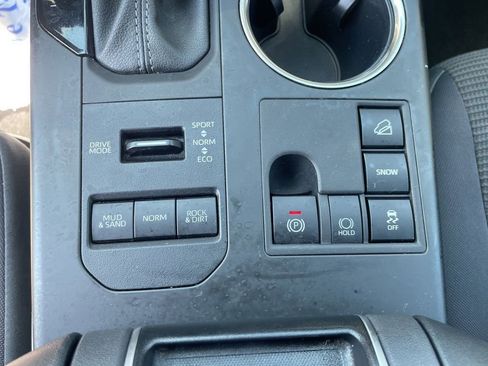 Used 2024 Toyota Highlander LE AWD/4WD image 54