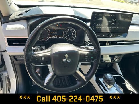 Used 2025 Mitsubishi Outlander SE AWD/4WD image 21