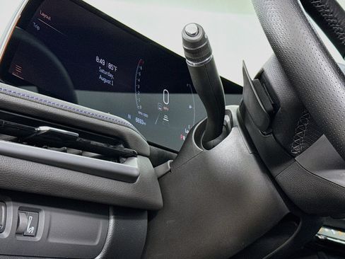 Used 2025 Cadillac XT4 Sport w/ LPO, Onyx Lite Package FWD image 12