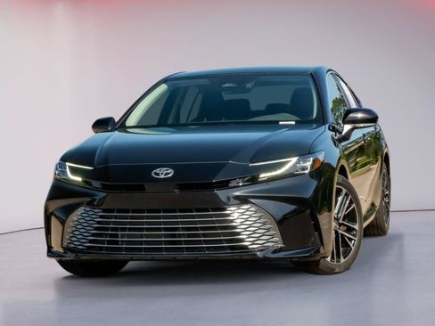 Used 2026 Toyota Camry XLE FWD image 1