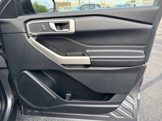 Used 2021 Ford Explorer XLT w/ Equipment Group 202A AWD/4WD image 31