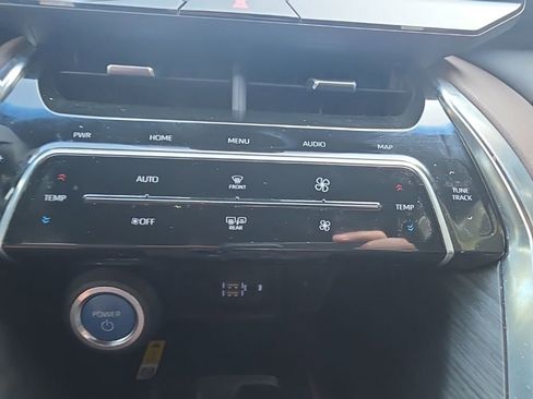 Used 2021 Toyota Venza XLE w/ Softex Package image 29