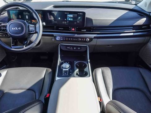 Certified 2025 Kia Carnival LXS image 11