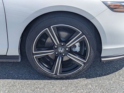 Used 2024 Honda Accord Sport image 11