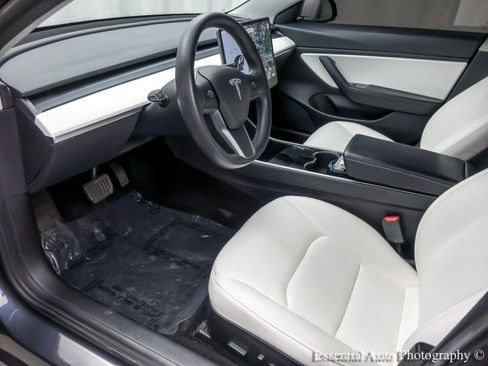 Used 2020 Tesla Model 3 Standard Range image 13