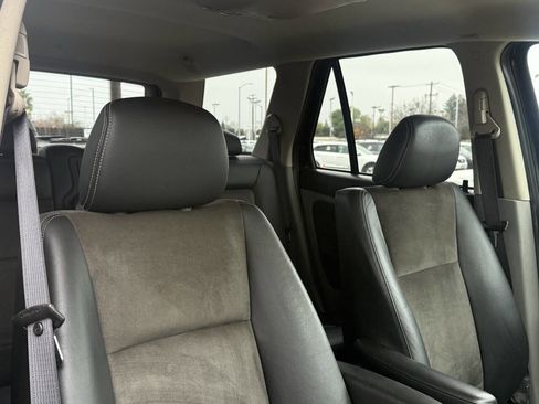 Used 2007 Saturn Vue 2WD V6 w/ Red Line Pkg image 19