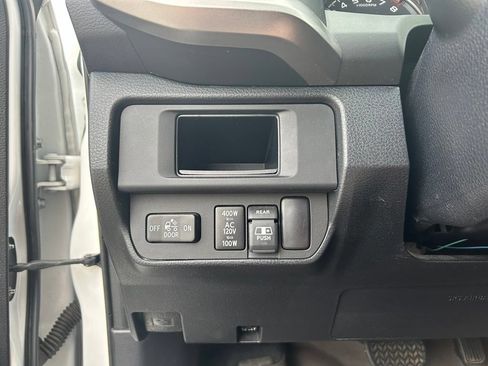 Used 2017 Toyota Tacoma Limited w/ Tow Package AWD/4WD image 18
