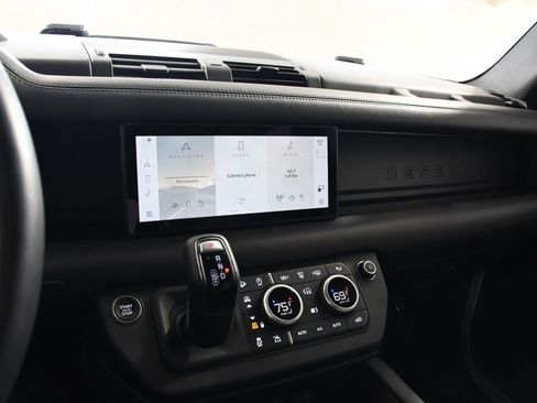 Used 2024 Land Rover Defender 110 X-Dynamic SE image 32