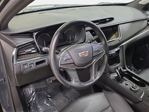 Used 2021 Cadillac XT5 Premium Luxury image 16