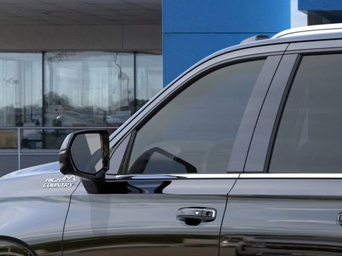 New 2026 Chevrolet Suburban High Country image 12