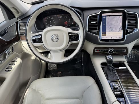 Used 2017 Volvo XC90 T6 Momentum w/ Vision Package image 15