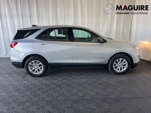 Used 2019 Chevrolet Equinox LS FWD image 2