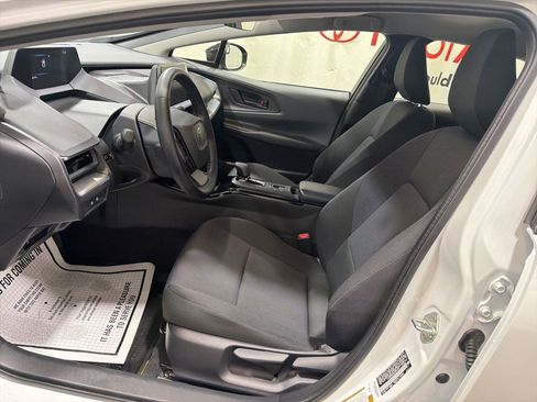 Used 2025 Toyota Prius LE AWD/4WD image 22