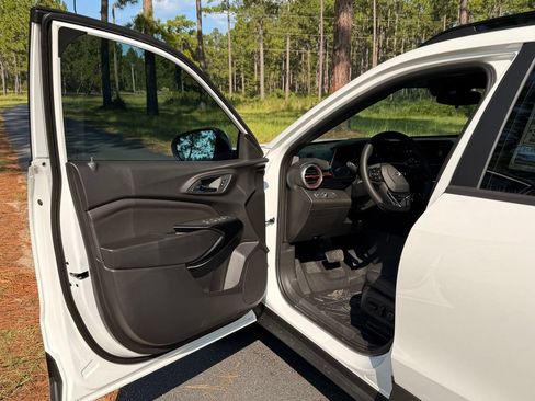 New 2026 Chevrolet Trax RS w/ Sunroof Package FWD image 11