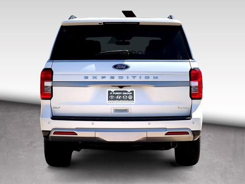 Used 2023 Ford Expedition XLT image 7
