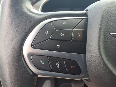 Used 2020 Chrysler Pacifica Touring w/ Cold Weather Group FWD image 19