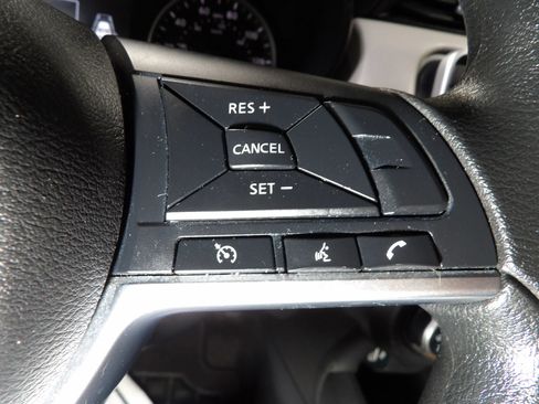 Used 2021 Nissan Versa SV FWD image 12