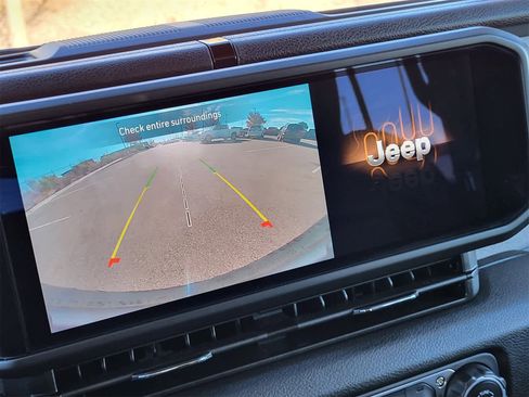 Used 2025 Jeep Wrangler Sport S image 16