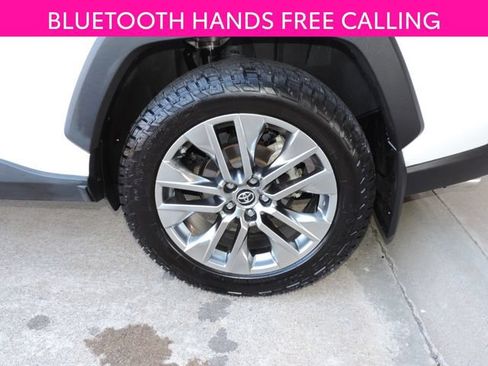 Used 2019 Toyota RAV4 XLE Premium FWD image 12
