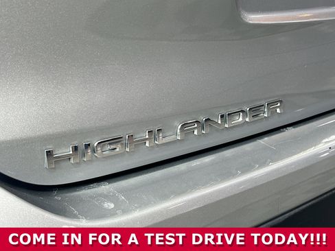 Used 2024 Toyota Highlander LE image 33