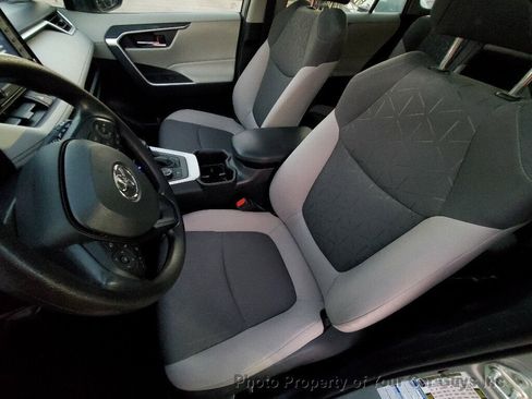 Used 2022 Toyota RAV4 XLE w/ Convenience Package image 24