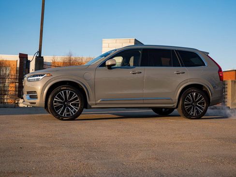 Certified 2025 Volvo XC90 T8 Plus w/ Protection Package Premier image 3