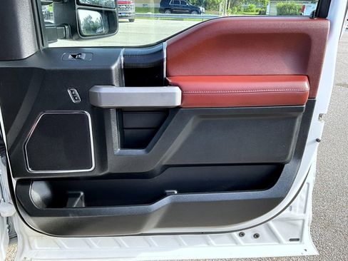 Used 2018 Ford F150 Platinum w/ Equipment Group 701A Luxury AWD/4WD image 21