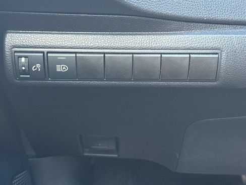Used 2024 Toyota Corolla LE FWD image 39