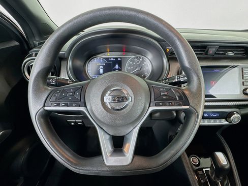 Used 2019 Nissan Kicks SV image 11