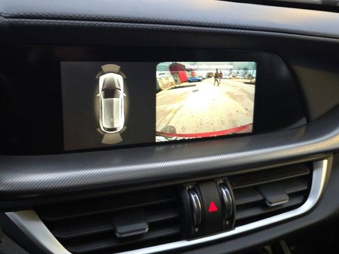 Used 2022 Alfa Romeo Stelvio Veloce image 31