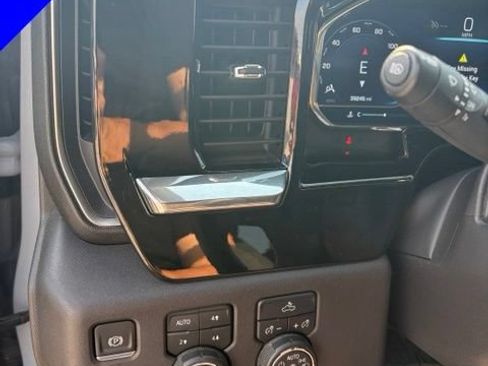Used 2024 Chevrolet Silverado 1500 LT Trail Boss w/ Convenience Package II AWD/4WD image 17