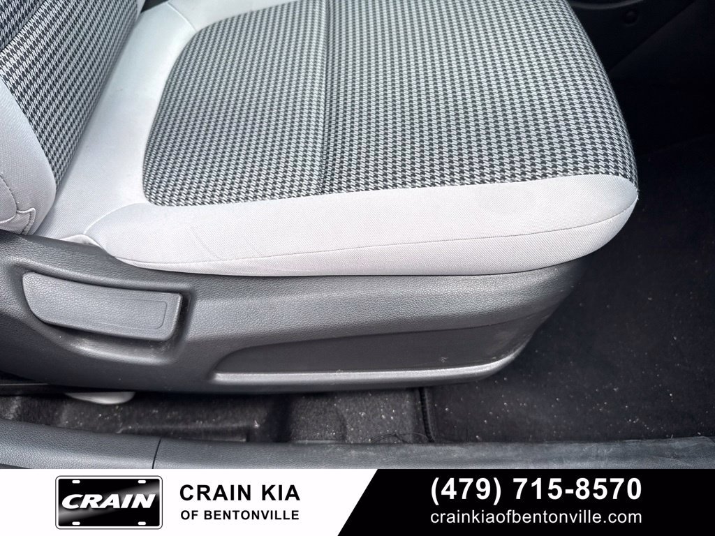 Used 2023 Hyundai Kona SE w/ Cargo Package AWD/4WD image 9