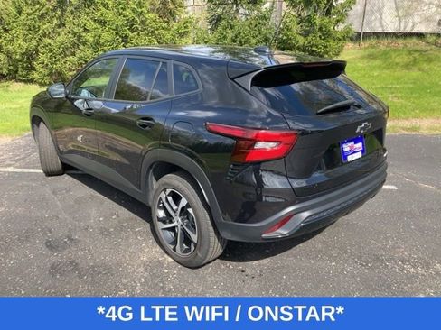 Used 2024 Chevrolet Trax RS w/ Sunroof Package FWD image 8