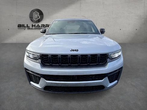 New 2026 Jeep Grand Cherokee Laredo image 2