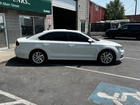 Used 2018 Volkswagen Passat 2.0T SE FWD image 8
