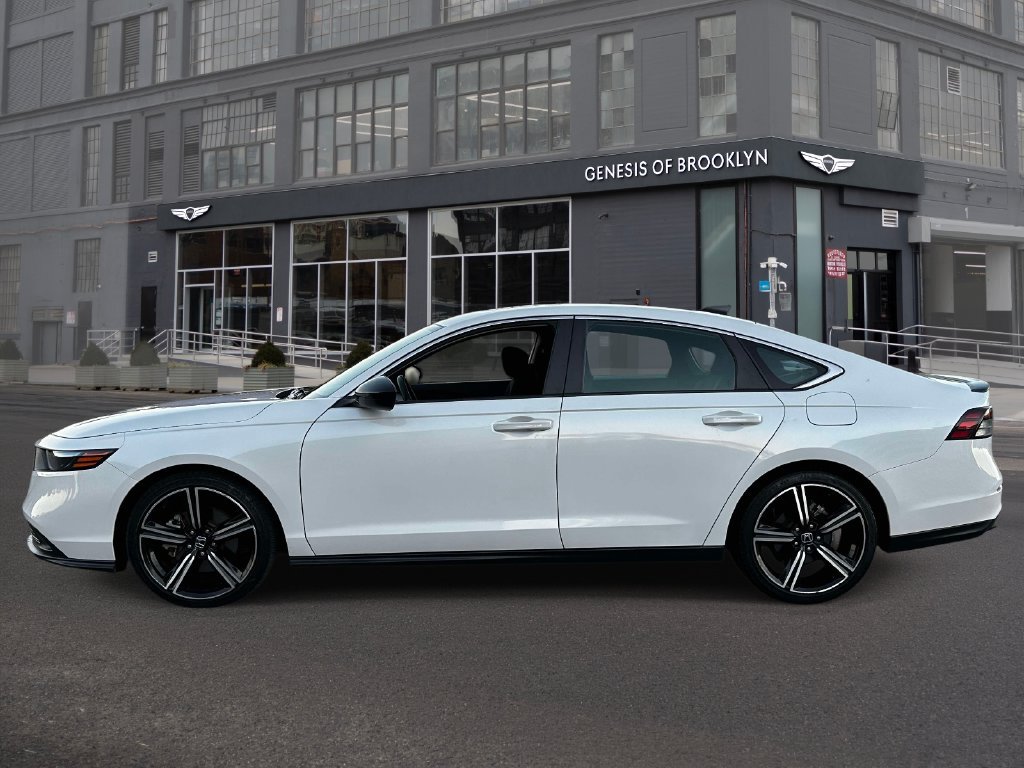 Used 2023 Honda Accord Sport image 2