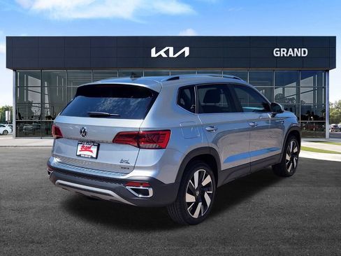 Used 2024 Volkswagen Taos SEL image 5